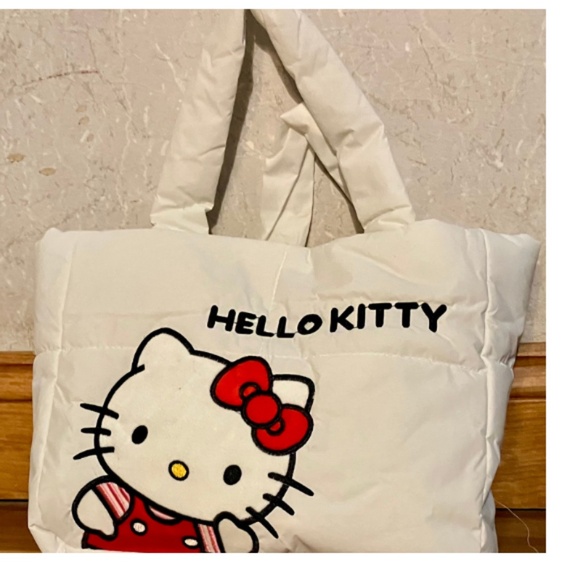 Hello Kitty White Quilted tote bag - Red Picture of Hello Kitty in front - NWT - Picture 1 of 8